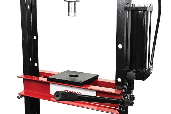 Пресс гаражный на 20 тонн с ножным приводом